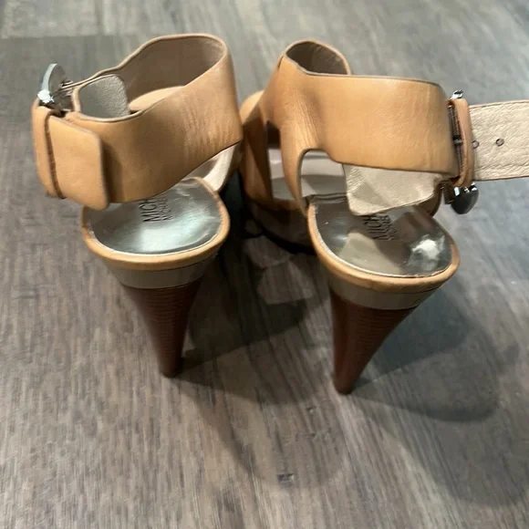 Michael Kors Sandal - Picture 4 of 4